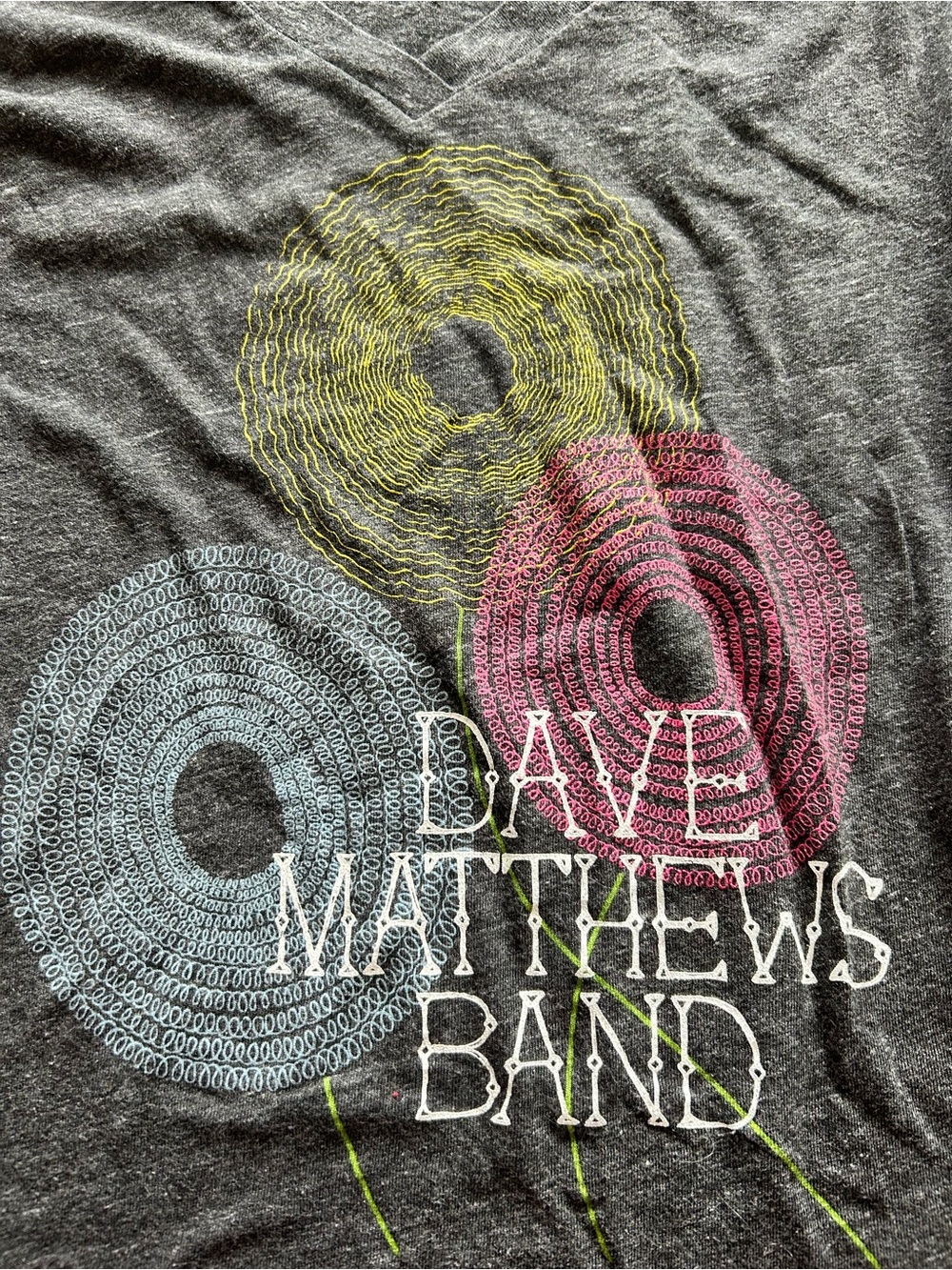 Dave Matthews Band Charcoal Grey V-Neck Tee Size XS (measured, not tag size) - Picture 2 of 9